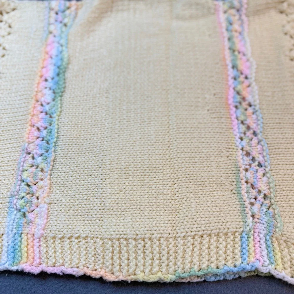 Vintage Handmade Pastel Yellow Knit Baby Blanket Rainbow Lace Trim 28x31‎